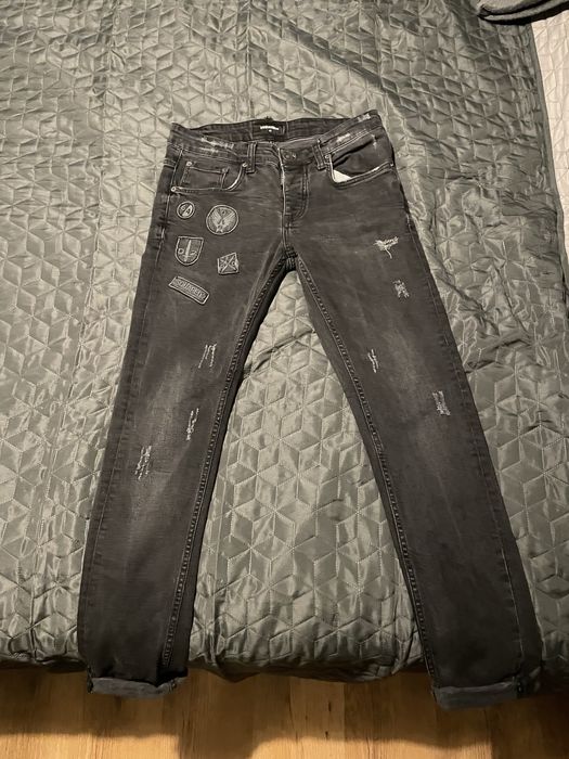 Продавам DSQUARED2 дънки