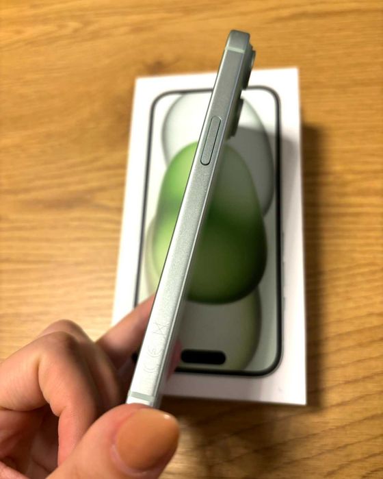 iPhone 15 green 128 GB