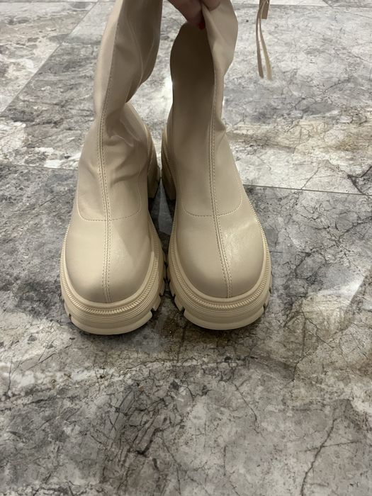 Дамски бежови високи ботуши