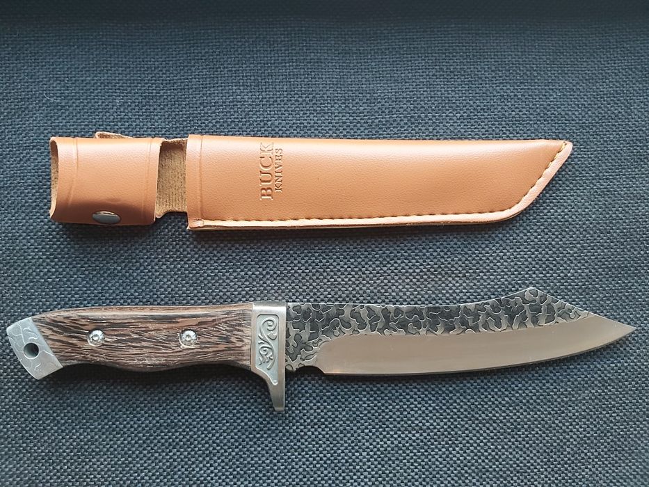 Ловен нож BUCK,фултанг,с дървена дръжка и кания