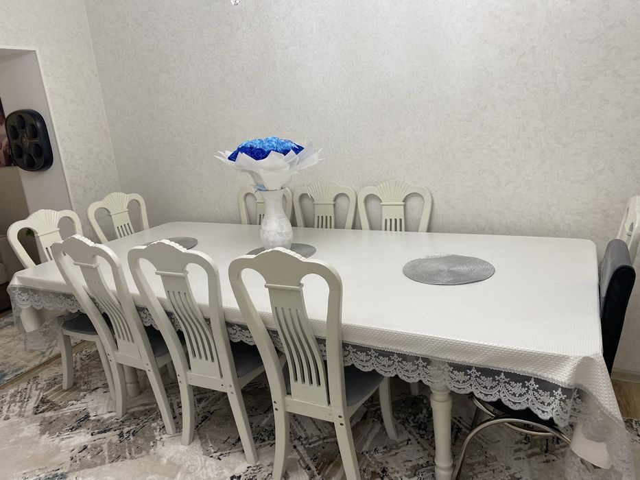 Стол со стульями