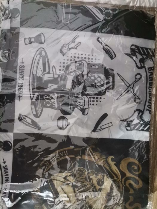 Pieptenii, accesorii si pelerine frizerie diverse modele