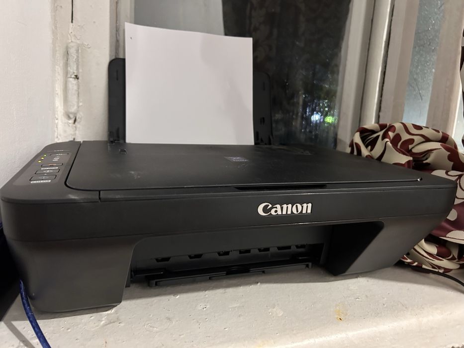 Принтер цветной и чб canon e410, в отличном состоянии, печатает хорошо