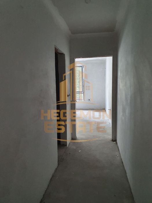 Продава се Тристаен апартамент в Варна, Лятно кино Тракия - 112 кв.м за 2027 €/кв.м - Снимка #2