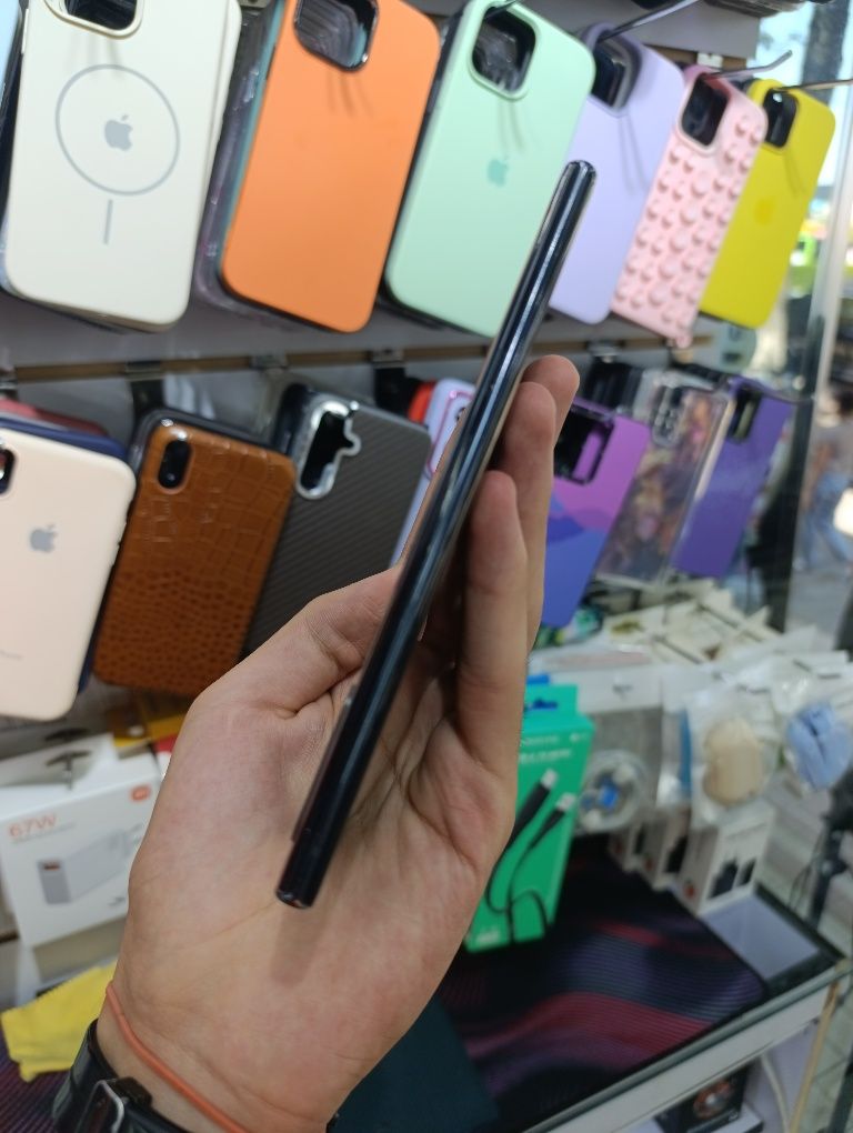 Samsung Note 10+ 12/512 ideal