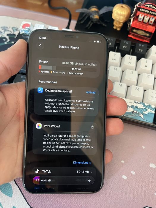 Vand iPhone 11 negru