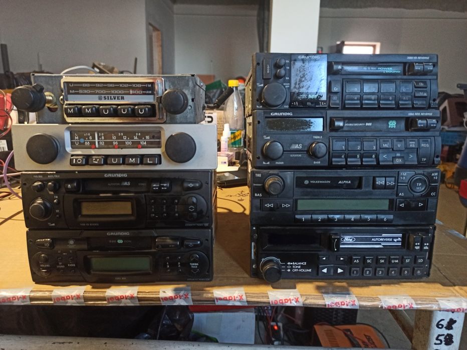 Casetofon auto citește anunțul