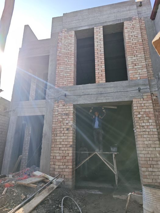 Uy sotiladi 2.5 sotix korobka Olmazor Beruniy metro