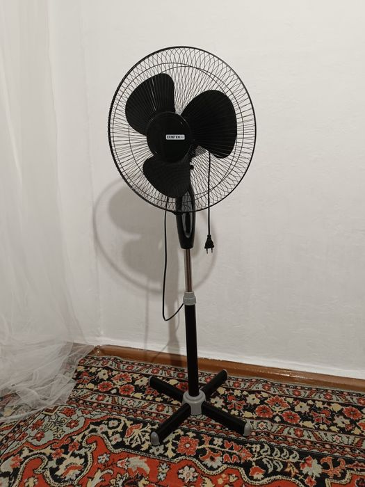 Вентилятор черный