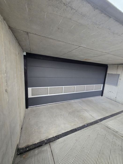 Usi de garaj/ usi tip rulou/ usa industriala/ usa batanta