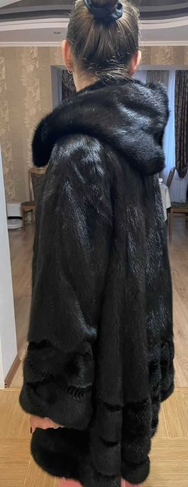 Норковая шуба трапеция с капюшоном, чёрная