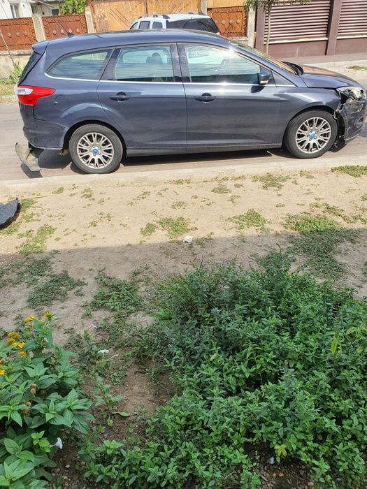 Ford focus mk3 2011 avariat dar funcțional