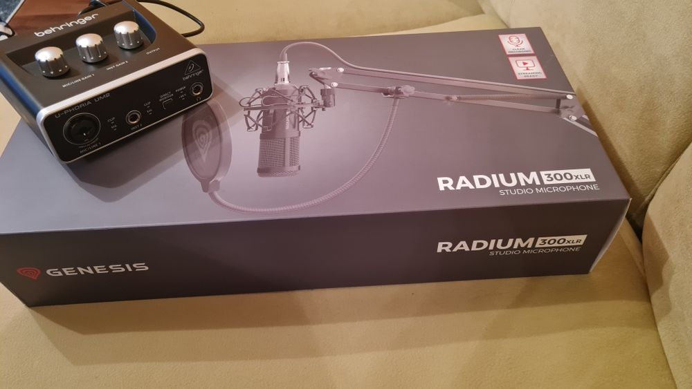 Микрофон Genesis и аудио интерфейс Behringer
