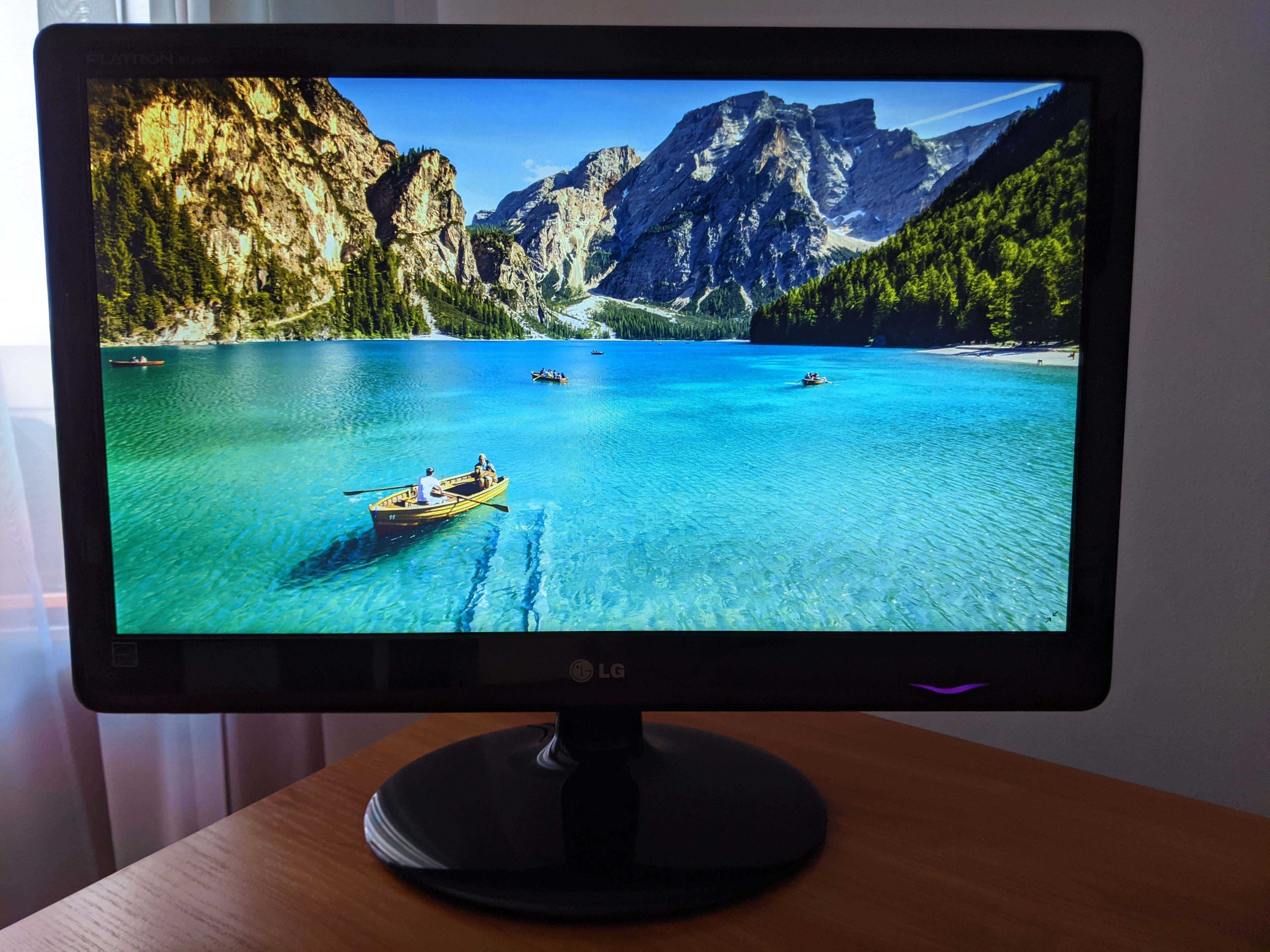 LED Монитор LG 22" FULLHD Перфектен