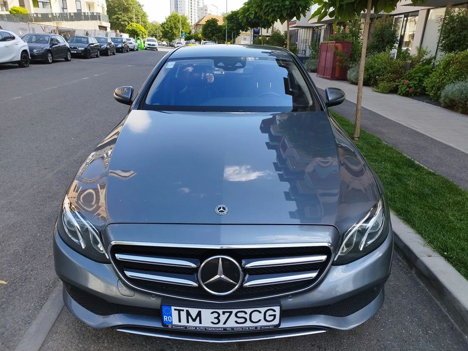Mercedes-Benz E Unic proprietar în România, revizii in reprezentanța, stare perfecta