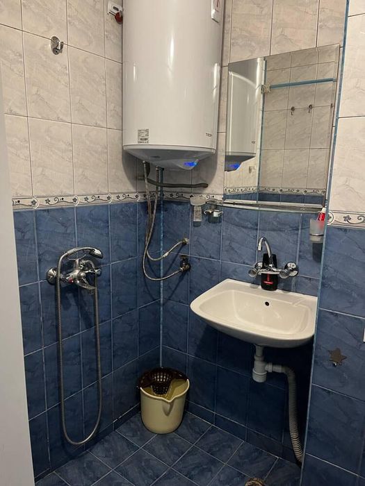 Дава се под наем Тристаен апартамент в Бургас, Меден рудник - зона Б - 65 кв.м за 306 € - Снимка #1