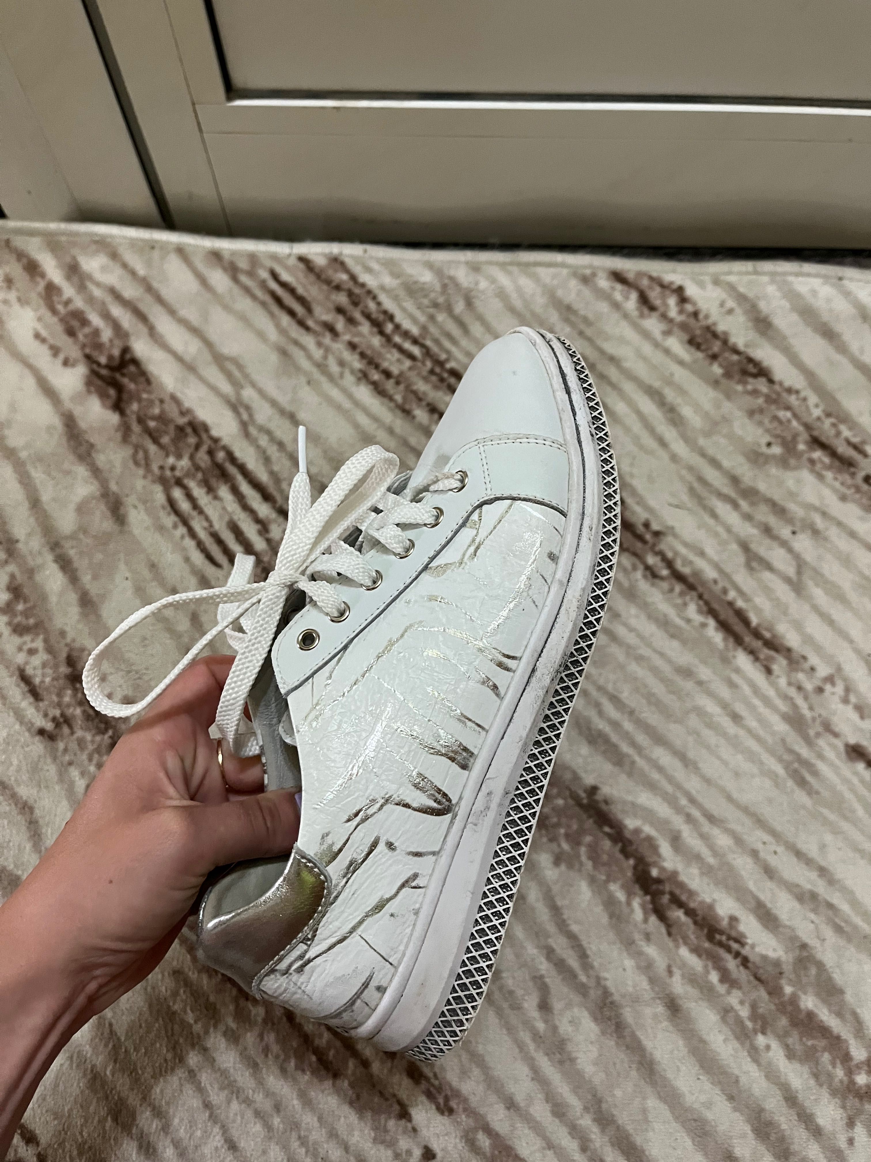 Бели обувки tendenz