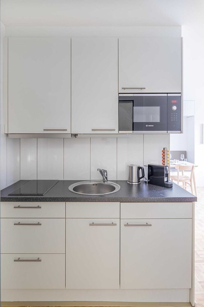 Дава се под наем Едностаен апартамент в София, Център - 45 кв.м за 357 € - Снимка #2