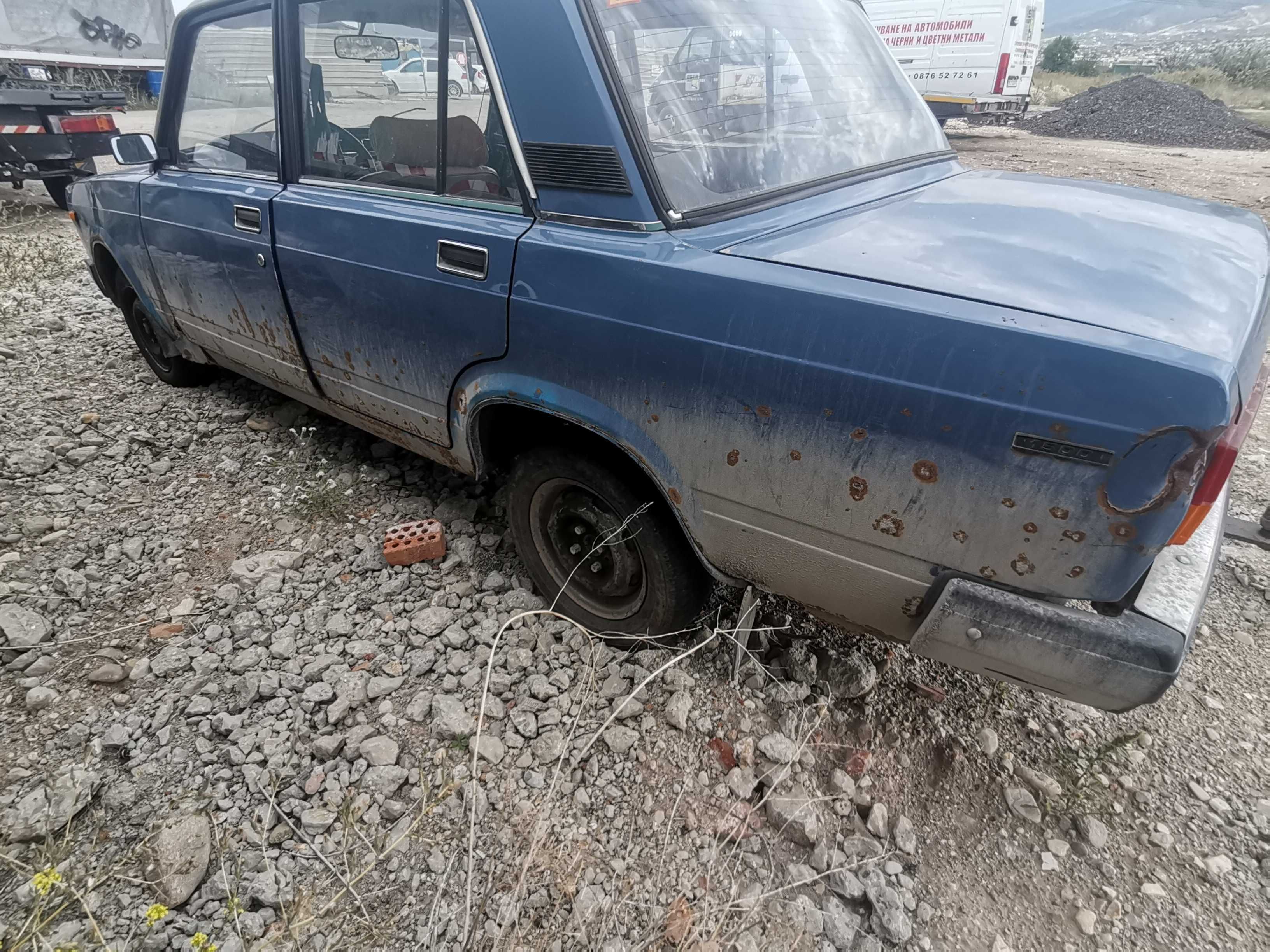 Продавам Лада 2107,1989г.БРАКУВАНА. Ладичката си пали и върви.