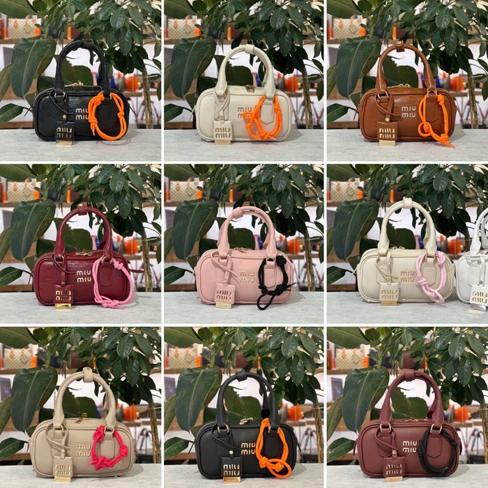 Geanta Miu Miu noua !!! Dimensiuni 23/13 !!!