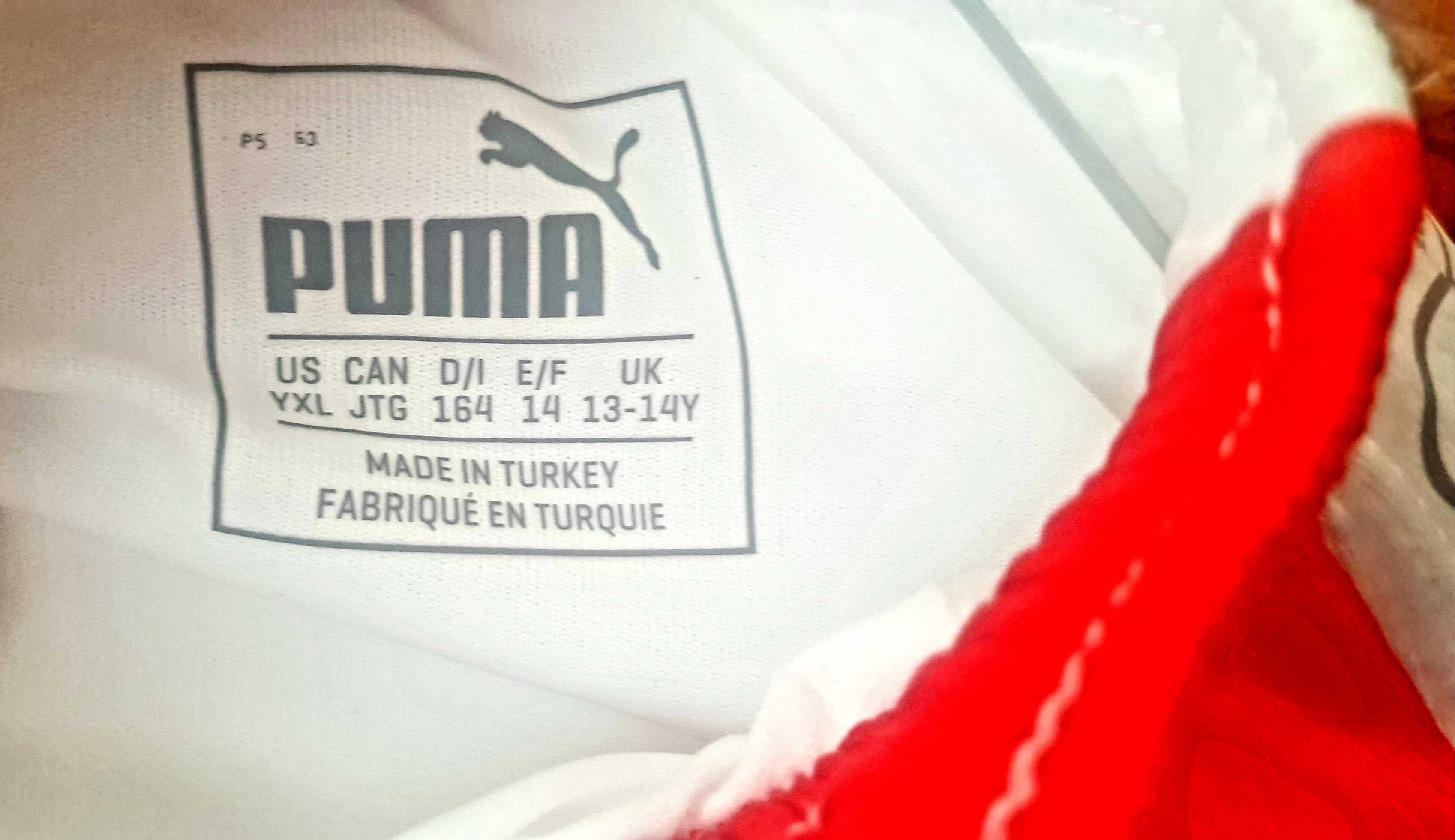 Echipamnet fotbal Puma Nationala Elvetiei 
Compus din tricou si short.