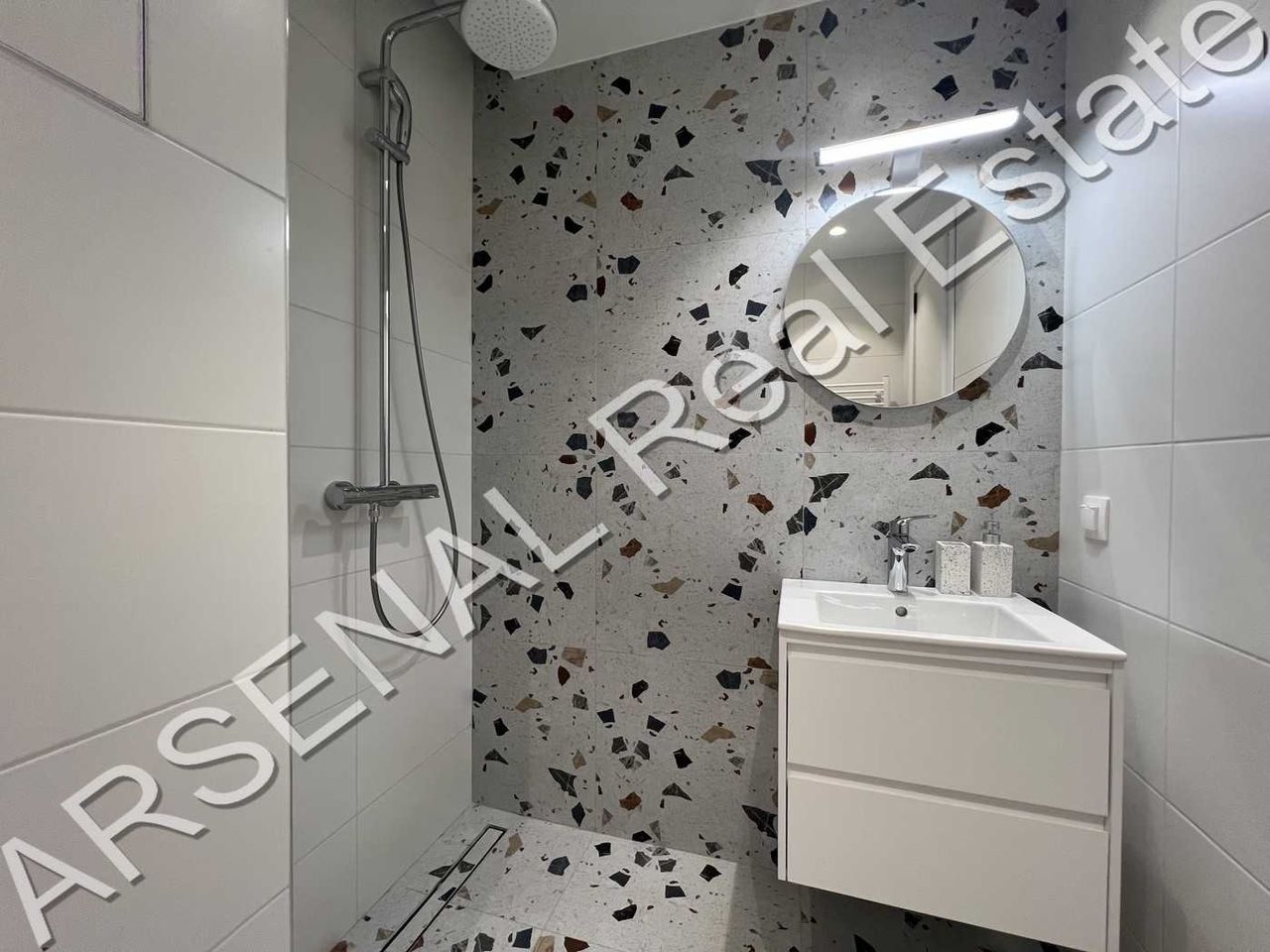 Дава се под наем Едностаен апартамент в София, Център - 42 кв.м за 650 € - Снимка #5