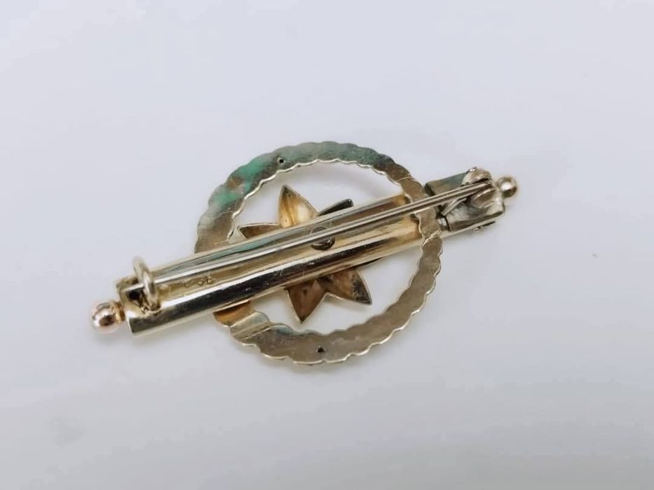 Veche brosa placata cu aur