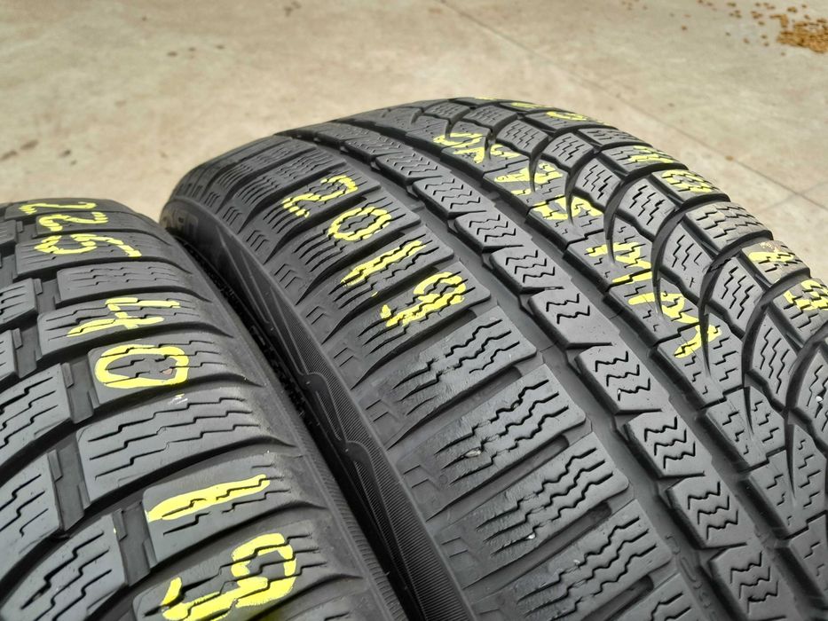 Doua anvelope de iarna 225 40 19 nokian WR A4 profil 7,5 mm