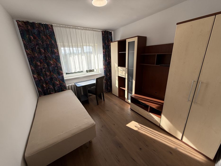 Proprietar dau in chirie apartament 4 camere cu garaj in Manastur nord