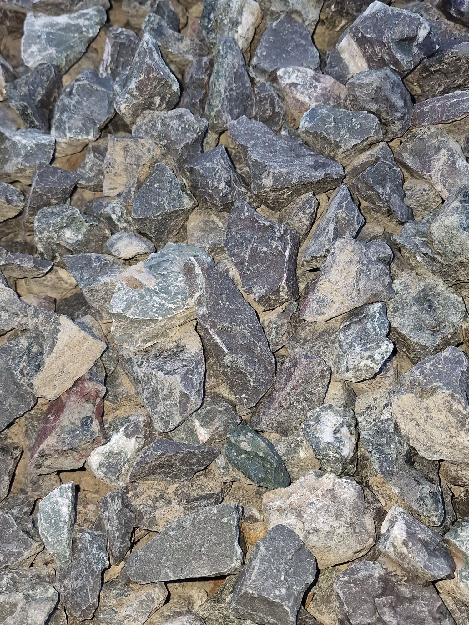 Piatra decorativa Concasata de Pojorata cilindru compactor drumuri