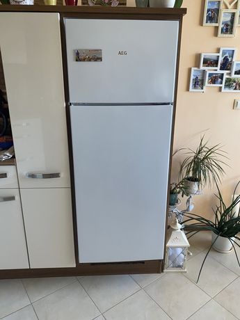 Хладилник с фризер AEG RDB424E1AW 143.40 см
