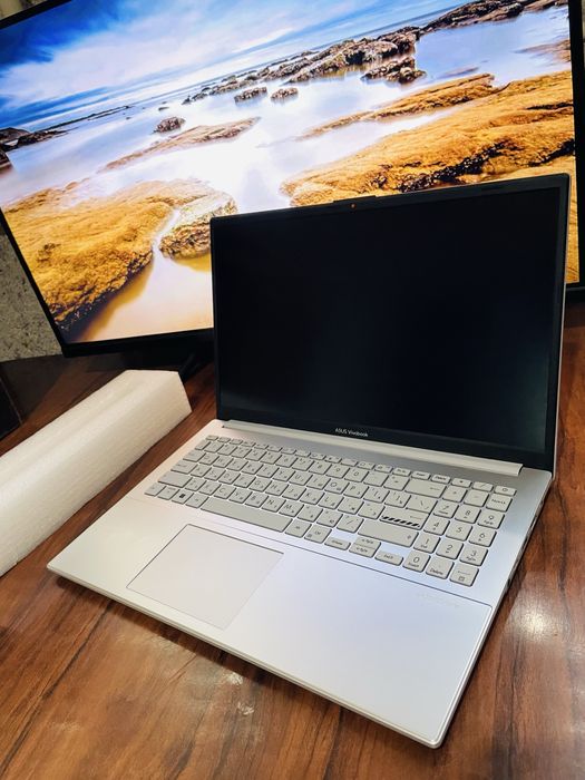 Asus vivobook noutbuk holati ideal