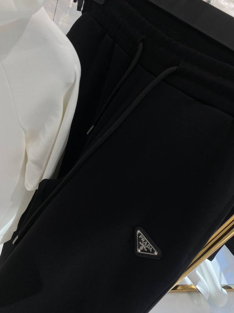 Prada, OFF-White сетове