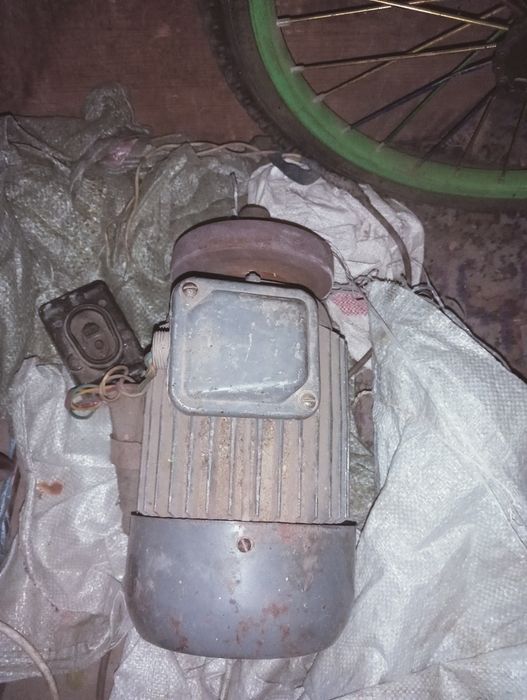 Продам электро двигатель в хорошем состоянии