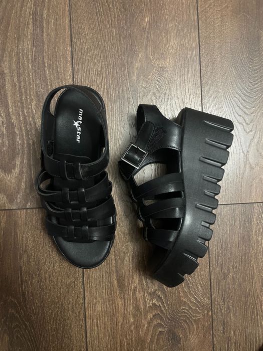 Сандали на платформа