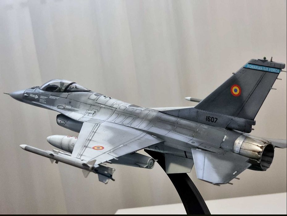 Avion F-16 A 1607 Romanesc scara 1:48