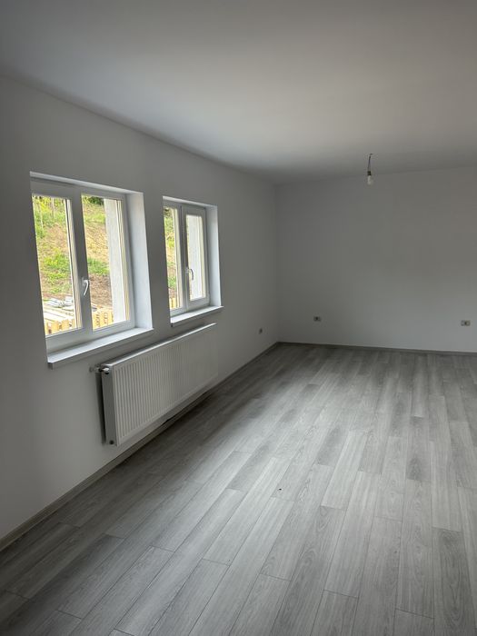 Case vanzare valea lupului