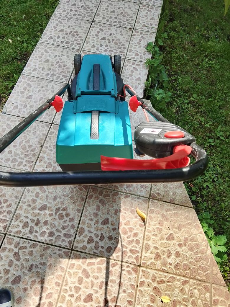 Продавам Ел косачка Бош АRM 32