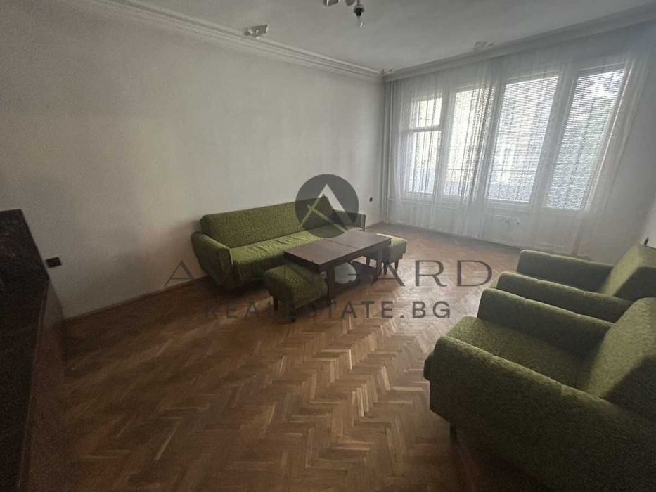 Продава се Тристаен апартамент в Пловдив, Център - 149 кв.м за 1947 €/кв.м - Снимка #2