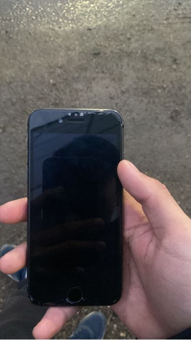 Айфон 8 продам.