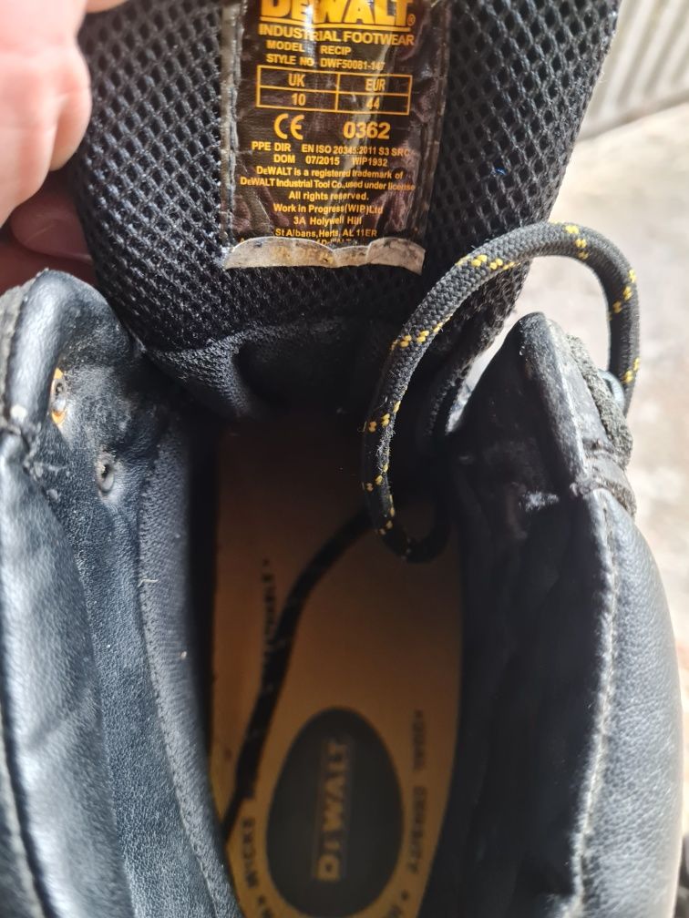 Работни обувки Dewalt 44