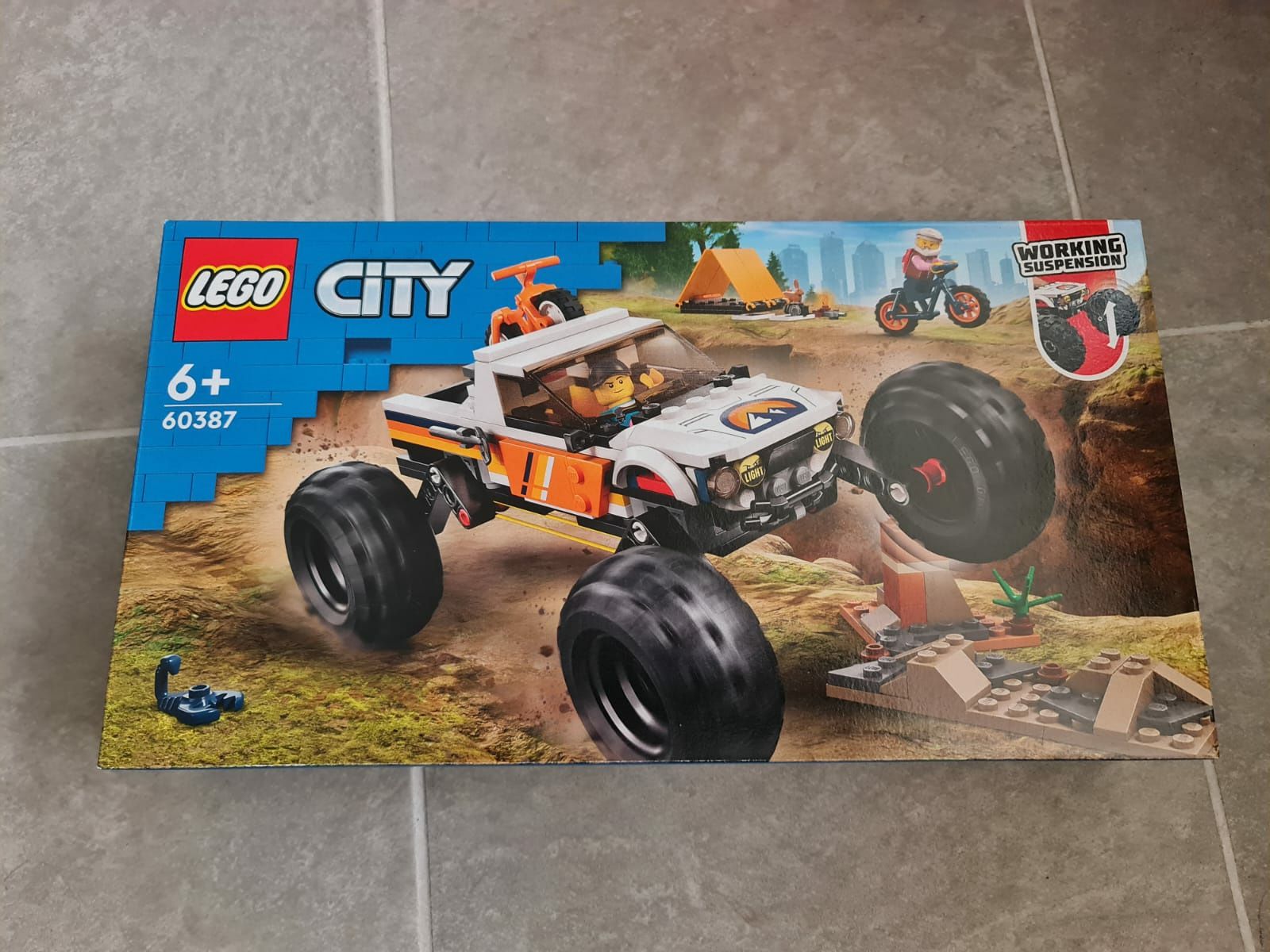 Livrare gratuita! LEGO City Aventuri off road vehicul 4x4, 60387, Nou!