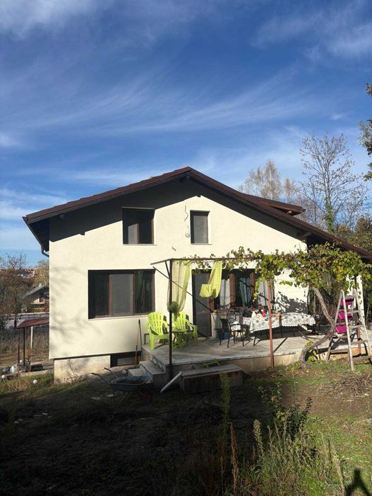 Ремонтирана къща в Нови Хан, Побит Камък