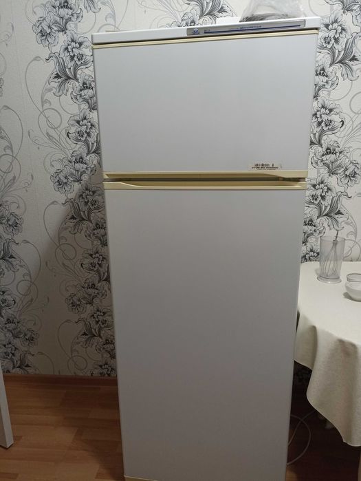 Отдам холодильник Атлант бесплатно на запчасти