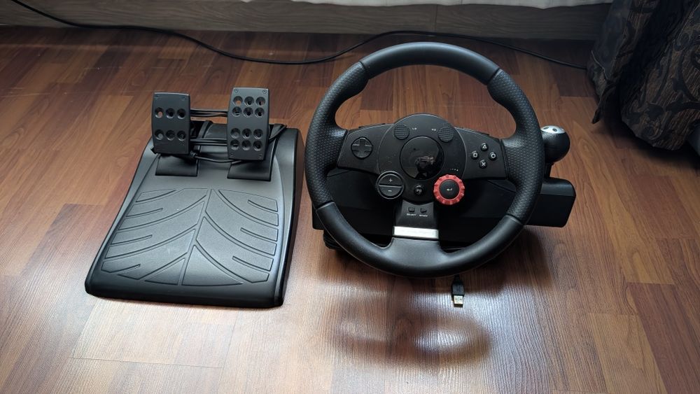 Игровой руль Logitech