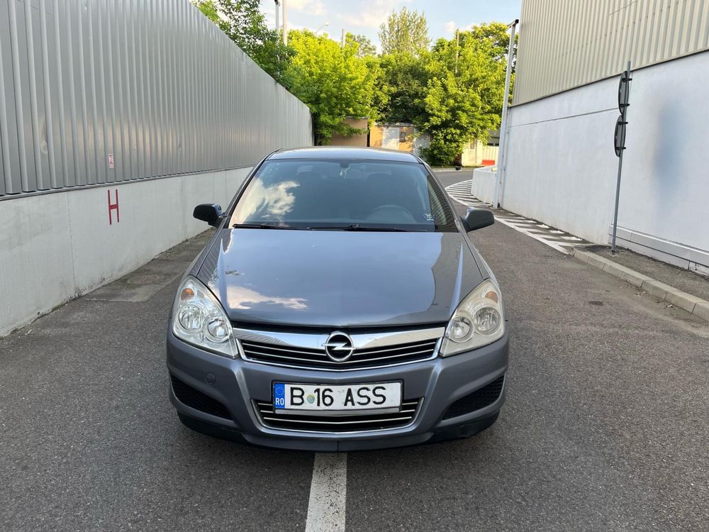 Vand Opel astra H Facelift  170.000 km reali An 2008  1.6 benzina