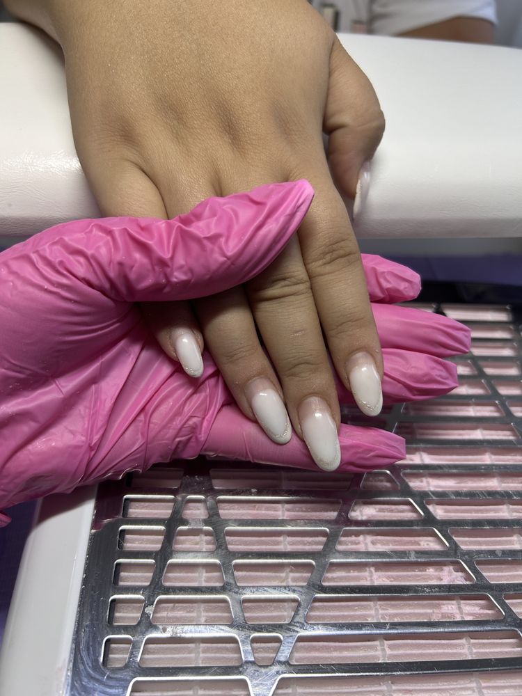 Pun unghii in gel