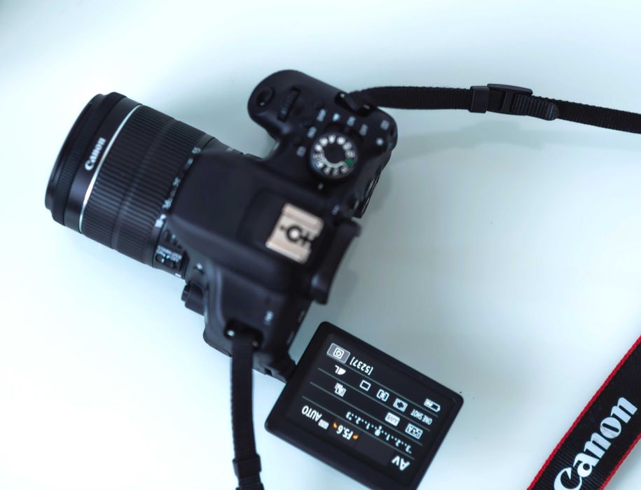 CANON 750D + cu WiFi si TouchScreen stare foarte buna