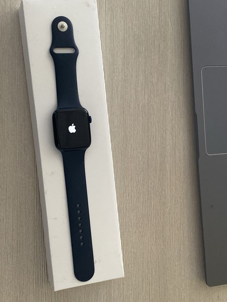 Apple watch 6 б/у 44 мм цвет Синий.