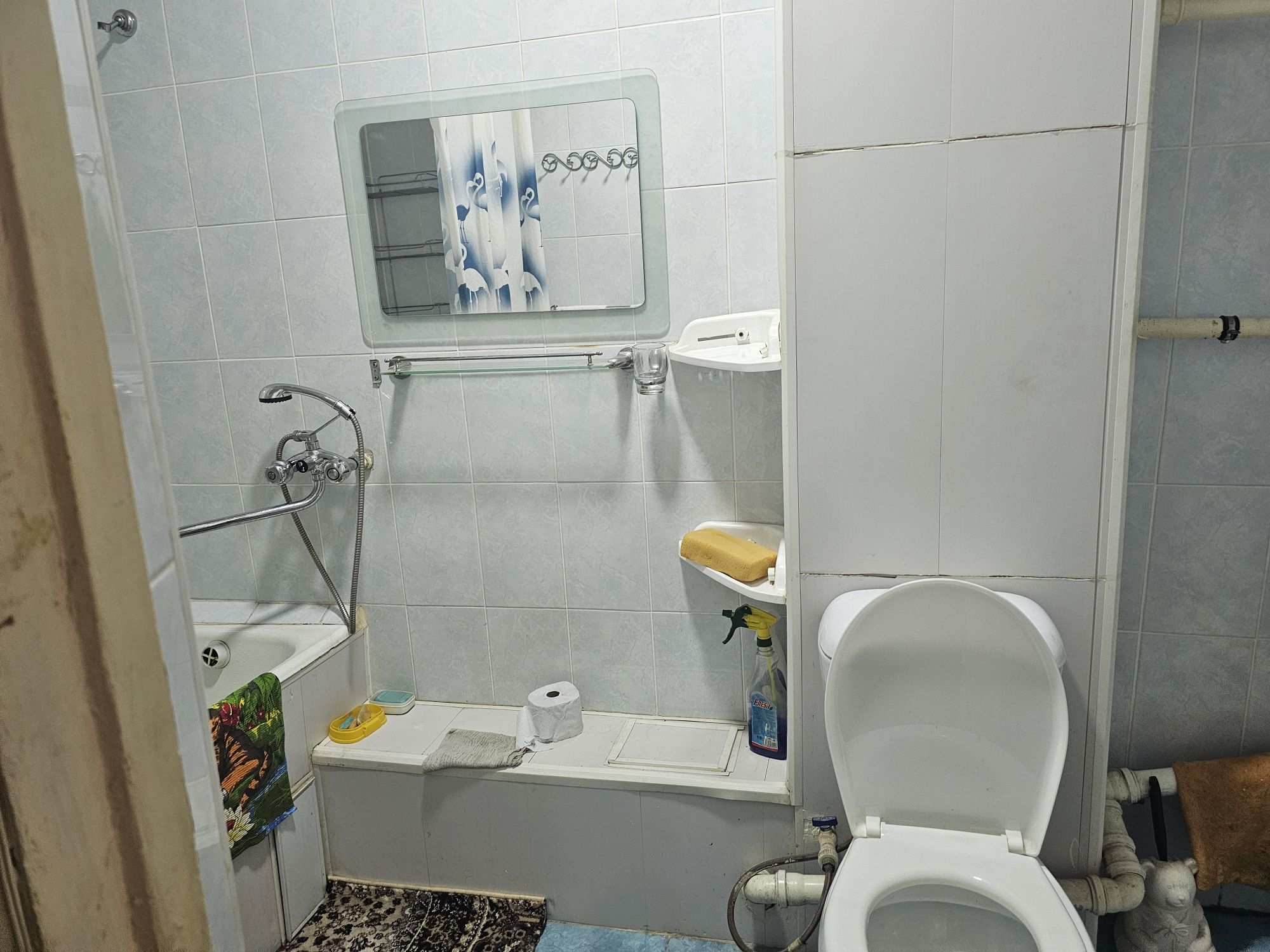 Продам 1комнатную квартиру ,переделанную в 2х комнатную.Юнусабад 18 кв